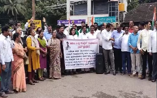 ಕಾಂಗ್ರೆಸ್ ನಾಯಕ ರಾಹುಲ್ ಗಾಂಧಿಯವರ ಅವಹೇಳನ ಖಂಡಿಸಿ : ಬೃಹತ್ ಪ್ರತಿಭಟನೆ