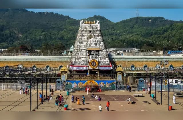 ಲಡ್ಡು ಪ್ರಸಾದ ಅಪವಿತ್ರ: ತಿರುಪತಿ ದೇವಸ್ಥಾನದಲ್ಲಿ ಭಕ್ತರ ಸಂಖ್ಯೆ ಭಾರೀ ಇಳಿಕೆ!