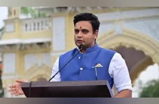 ದಸರಾ ಆನೆಗಳ ಮುಂದೆ ಫೋಟೊ, ಸೆಲ್ಫಿಗೆ ಅವಕಾಶ ಕೊಡಬಾರದು: ಯದುವೀರ್