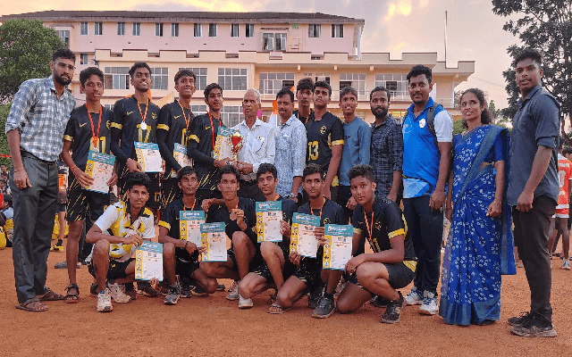 ವಾಲಿಬಾಲ್ ಪಂದ್ಯದಲ್ಲಿ ಅಂಬಿಕಾದ ವಿದ್ಯಾರ್ಥಿಗಳು ಜಿಲ್ಲಾಮಟ್ಟದಲ್ಲಿ ದ್ವಿತೀಯ