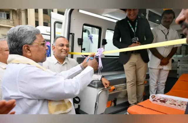 “ಆಪತ್ಕಾಲಯಾನ”: 65 ನೂತನ ಅಂಬುಲೆನ್ಸ್‌ಗಳ ಸೇವೆಗೆ ಚಾಲನೆ ನೀಡಿದ ಸಿಎಂ