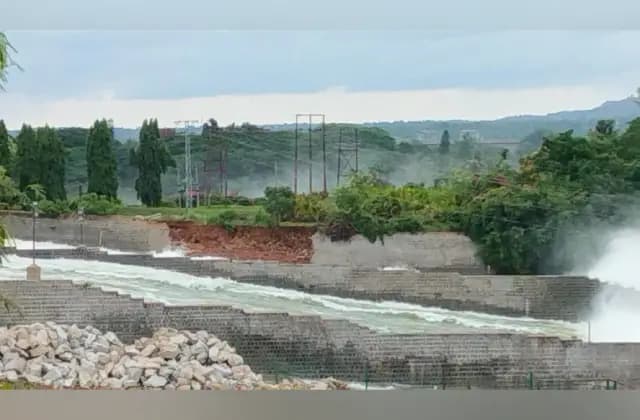 ಅಧಿಕಾರಿಗಳ ನಿರ್ಲಕ್ಷ್ಯ: ಕೆಆರ್‌ಎಸ್ ಡ್ಯಾಂ ತಡೆಗೋಡೆ ಕುಸಿತ