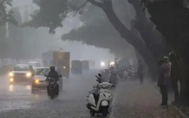 ಕರ್ನಾಟಕದ ಕರಾವಳಿ ಸೇರಿ ಹಲವೆಡೆ ಮಳೆ ಅಬ್ಬರ : ರೆಡ್‌ ಅಲರ್ಟ್‌ ಘೋಷಣೆ