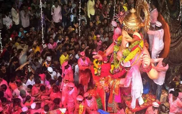 ಗಣಪತಿ ವಿಸರ್ಜನೆ  ವೇಳೆ ಗಲಾಟೆ : ಯುವಕನಿಗೆ ಚಾಕು ಇರಿತ