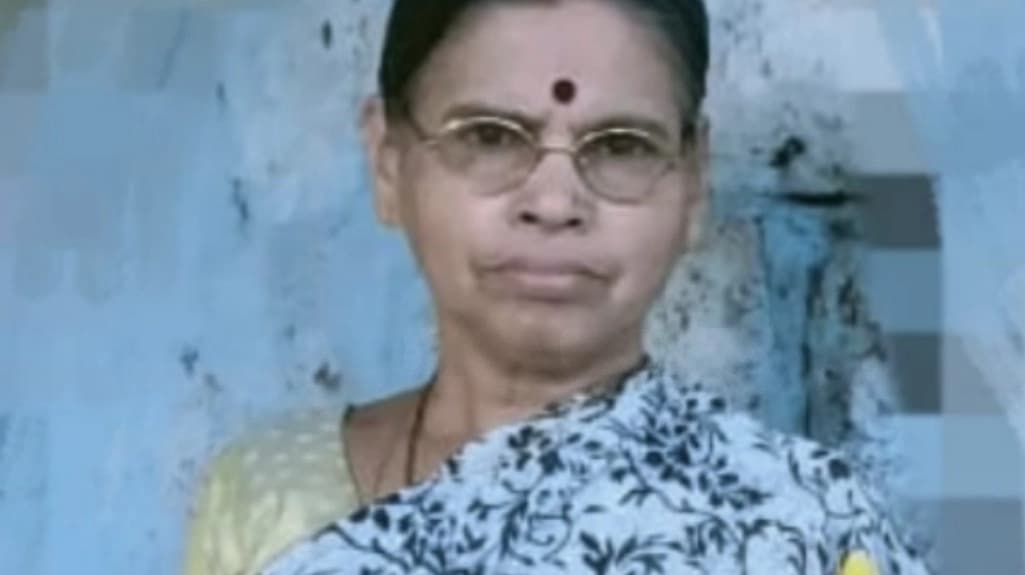 ಜೋಗಜಲಪಾತ ಪ್ರವಾಸಕ್ಕೆ ತೆರಳಿದ್ದ ಬಸ್ ಅಪಘಾತ: ಮಹಿಳೆ ಮೃತ್ಯು