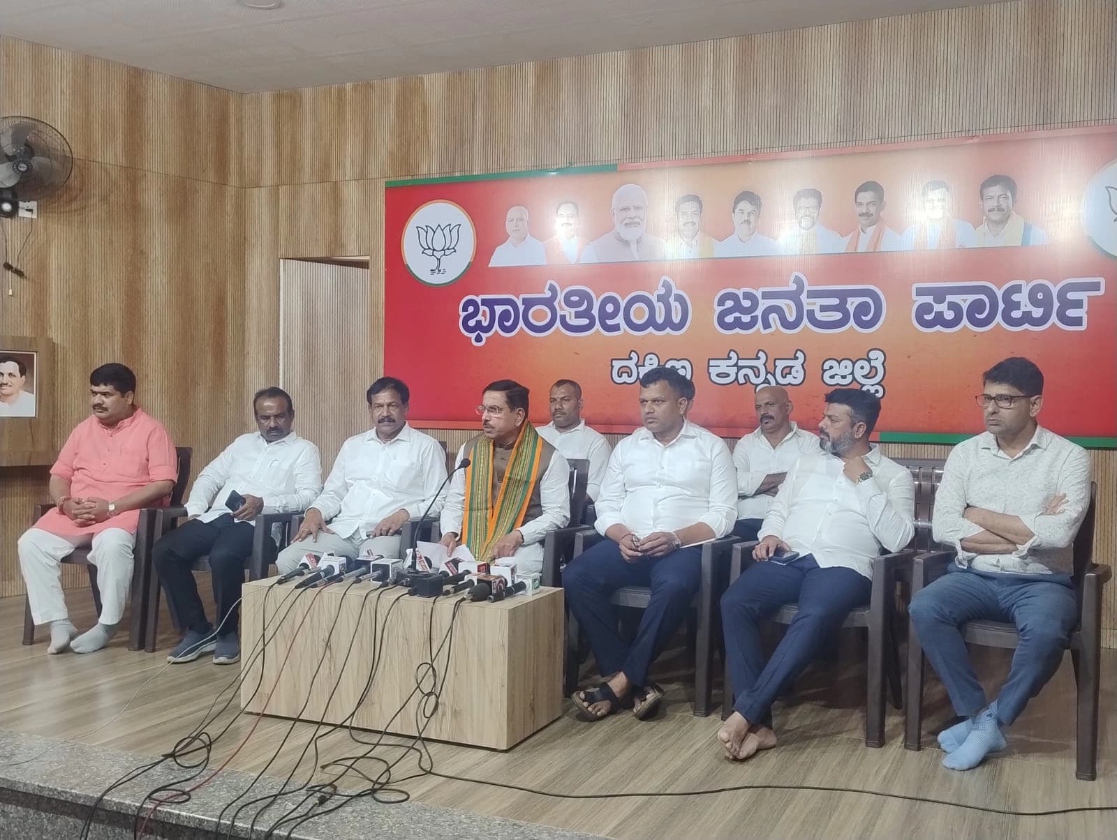 ರಾಜ್ಯ ಸರಕಾರ ಮೂಡ, ವಾಲ್ಮೀಕಿ ಹಗರಣದಲ್ಲಿ ಜನರ ಹಣವನ್ನು ಕಟ್ ಮಾಡಿ ನುಂಗಿ ನೀರು ಕುಡಿದಿದೆ : ಕೇಂದ್ರ ಸಚಿವ ಪ್ರಹ್ಲಾದ್ ಜೋಶಿ
