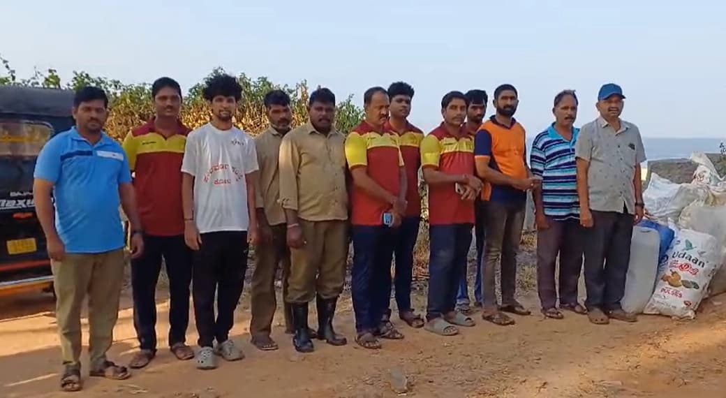 ಪಂಚವರ್ಣ ಸಂಘಟನೆ 237ನೇ ಭಾನುವಾರದ ಪರಿಸರಸ್ನೇಹಿ ಅಭಿಯಾನ ಪಾರಂಪಳ್ಳಿ ಬೀಚ್ ಕ್ಲಿನಿಂಗ್