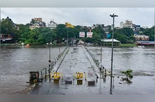 ಮಹಾರಾಷ್ಟ್ರದಲ್ಲಿ ಭೀಕರ ಮಳೆ ಮುಂಬೈ, ಪುಣೆಯಲ್ಲಿ ಪರದಾಟ!