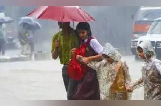 ಜಿಲ್ಲೆಯಾದ್ಯಂತ ಭಾರೀ ಮಳೆ : ಹಾಸನ, ಕೊಡಗಿನ ಶಾಲೆಗಳಿಗೆ ರಜೆ ಘೋಷಣೆ