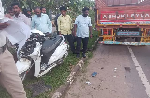 ಅಂಬಲಪಾಡಿ: ಬೈಕ್-ಲಾರಿ ಮಧ್ಯೆ ಅಪಘಾತ; ಇಬ್ಬರಿಗೆ ಗಂಭೀರ ಗಾಯ