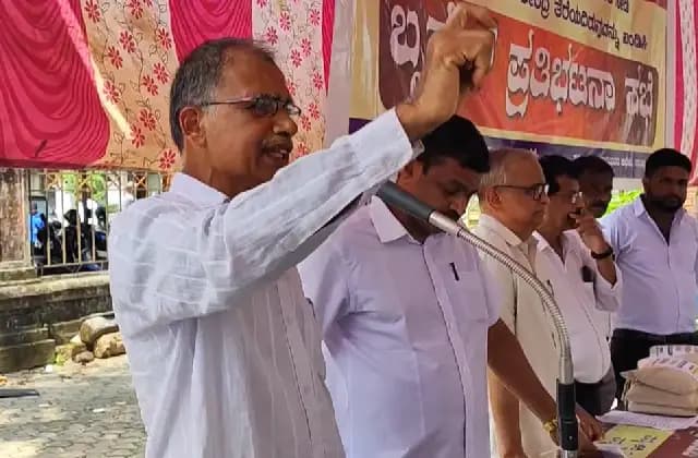 ಉಡುಪಿ: ಬೆಂಬಲ ಬೆಲೆಯಲ್ಲಿ ಭತ್ತ ಖರೀದಿ ಕೇಂದ್ರಗಳನ್ನು ತೆರೆಯದಿರುವುದನ್ನು ಖಂಡಿಸಿ ರೈತರಿಂದ ಪ್ರತಿಭಟನೆ