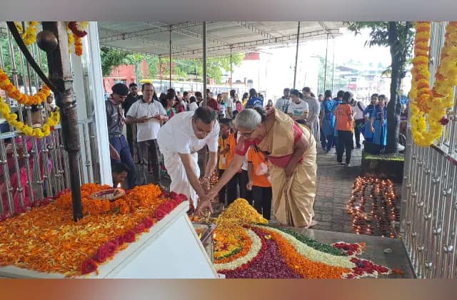 ಅಮರ್ ಜವಾನ್ ಜ್ಯೋತಿ ಸ್ಮಾರಕದ ಬಳಿ ಹಣತೆ ಬೆಳಗಿ ಯೋಧರಿಗಾಗಿ ಪ್ರಾರ್ಥನೆ