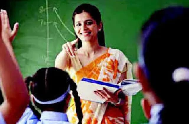 ಪ್ರೌಢ ಶಿಕ್ಷಕರು ಕಾಲೇಜು ಉಪನ್ಯಾಸಕರಾಗಿ ಬಡ್ತಿ ಪಡೆಯಲು ಅರ್ಹತಾ ಅಂಕ ಇಳಿಕೆ!