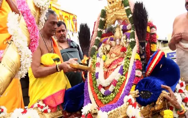 ಚಾಮುಂಡಿ ಬೆಟ್ಟದಲ್ಲಿ ಚಾಮುಂಡೇಶ್ವರಿ ದೇವಿಯ ವರ್ಧಂತಿ ಸಂಭ್ರಮ