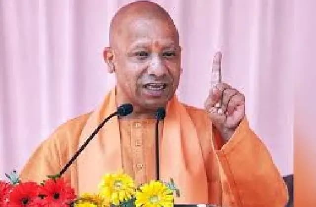 ನಾವು ಒಗ್ಗಟ್ಟಾಗಿರಬೇಕು, ಇಲ್ಲದಿದ್ದರೆ ನಮ್ಮನ್ನು ಕತ್ತರಿಸಲಾಗುತ್ತದೆ: ಯೋಗಿ ಆದಿತ್ಯನಾಥ್