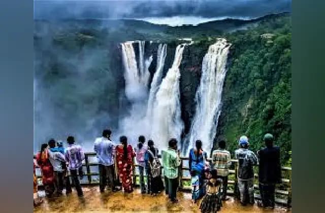 ಜೋಗ ಜಲಪಾತ ವೀಕ್ಷಣೆಗೆ ಶುಲ್ಕ ಹೆಚ್ಚಳ: ಪ್ರವಾಸಿಗರ ಆಕ್ರೋಶ!