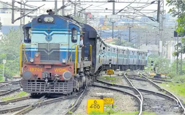 ರೈಲ್ವೇ ಇಲಾಖೆಯಲ್ಲಿದೆ ಬರೋಬ್ಬರಿ 7,951 ಹುದ್ದೆ: ಆನ್‌ಲೈನ್‌ ಮೂಲಕ ಅಪ್ಲೈ ಮಾಡಿ
