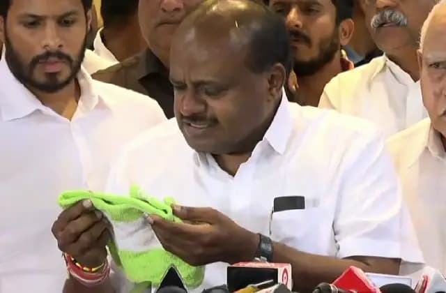 ಹೆಚ್​.ಡಿ.ಕುಮಾರಸ್ವಾಮಿ ಮೂಗಿನಲ್ಲಿ ರಕ್ತಸ್ರಾವ: ಆಸ್ಪತ್ರೆಗೆ ದಾಖಲು