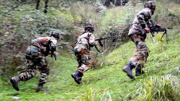 ಜಮ್ಮು – ಕಾಶ್ಮೀರದಲ್ಲಿ ಗುಂಡಿನ ಚಕಮಕಿ : ಇಬ್ಬರು ಭಯೋತ್ಪಾದಕರ ಎನ್‌ಕೌಂಟರ್‌