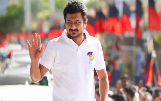 ತಮಿಳುನಾಡು ಸಿಎಂ ಪುತ್ರ ಉಪ ಮುಖ್ಯಮಂತ್ರಿಯಾಗಿ ಪ್ರಮಾಣ ವಚನ ಸ್ವೀಕರ