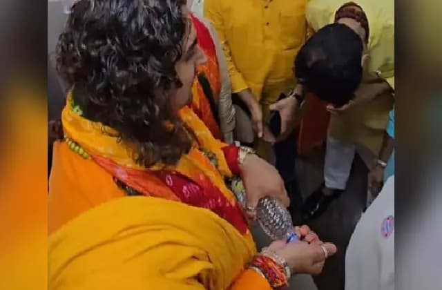 ಕಾಂಗ್ರೆಸ್ ಪಕ್ಷ ಬಿಟ್ಟು ಬಿಜೆಪಿಗೆ ಬಂದವರಿಗೆ ಗೋಮೂತ್ರ ಸಿಂಪಡಿಸಿ ಶುದ್ಧೀಕರಣ!