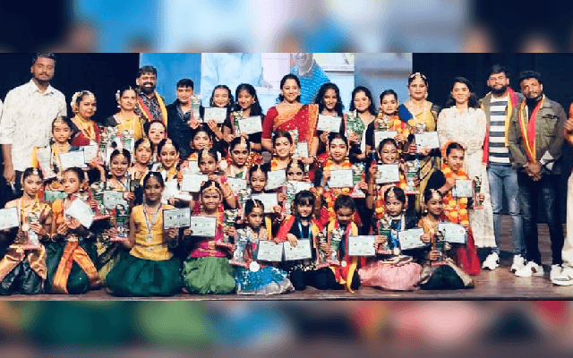ʼಇದು ನಿಮ್ಮ ವಾಹಿನಿ ಕಲಾವೇದಿಕೆʼಯಿಂದ ಅದ್ದೂರಿಯಾಗಿ ನೆರವೇರಿದ 11ನೇ ಸಾಂಸ್ಕೃತಿಕ ಸಿಂಚನ ಕಾರ್ಯಕ್ರಮ