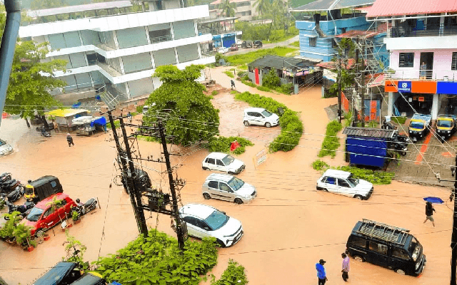ಭಾರೀ ಗಾಳಿ ಮಳೆಗೆ ಮುಳುಗಡೆಯಾದ ಪುತ್ತೂರಿನ ರಸ್ತೆಗಳು  !