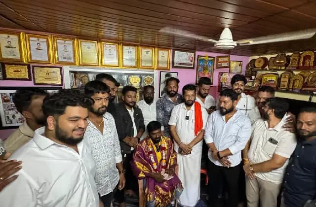 ಪುತ್ತಿಲ ಪರಿವಾರ ಸೇವಾ ಟ್ರಸ್ಟ್ ವತಿಯಿಂದ ಈಶ್ವರ ಮಲ್ಪೆ ಕುಟುಂಬಕ್ಕೆ 1ಲಕ್ಷ ಮೊತ್ತದ ಚೆಕ್ ಹಸ್ತಾಂತರ