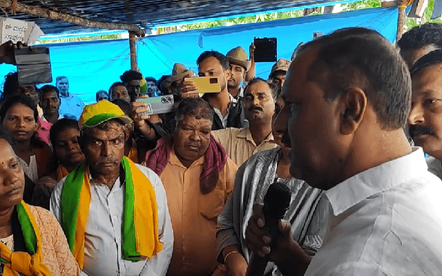 10 ದಿನಕ್ಕೆ ಕಾಲಿಟ್ಟ ಕೊರಗರ ಅಹೋರಾತ್ರಿ ಧರಣಿ; ಸ್ಪೀಕರ್ ಯು.ಟಿ.ಖಾದರ್ ಭೇಟಿ, ಭರವಸೆ