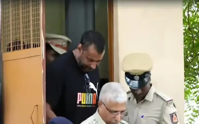 ಬಳ್ಳಾರಿಗೆ ಎಂಟ್ರಿಕೊಟ್ಟ ಮೂರೇ ದಿನಕ್ಕೆ  ಟಾಯ್ಲಟ್ ಬೇಡಿಕೆ ಇಟ್ಟ ದರ್ಶನ್‌!