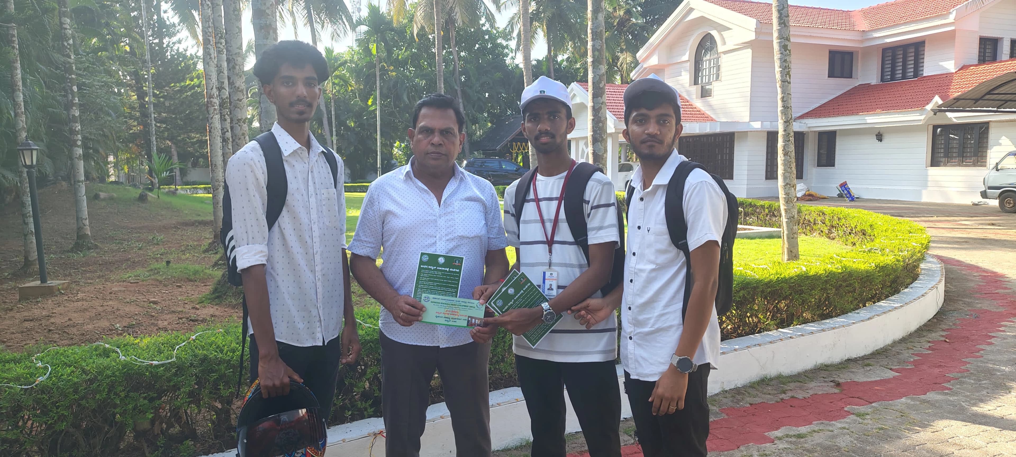 ಕೋರ್ಟ್ ಆದೇಶದಂತೆ ಪಿಎಸಿಸಿ ಬ್ಯಾಂಕಿಗೆ ಸೇರಿದ ಮಳಿಗೆಗಳ ತೆರವು
