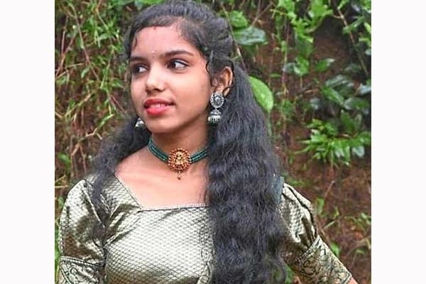 ವಿಷ ಸೇವಿಸಿ ಆತ್ಮಹತ್ಯೆಗೆ ಯತ್ನಿಸಿದ್ದ 10ನೇ ತರಗತಿ ವಿದ್ಯಾರ್ಥಿನಿ ಮೃತ್ಯು