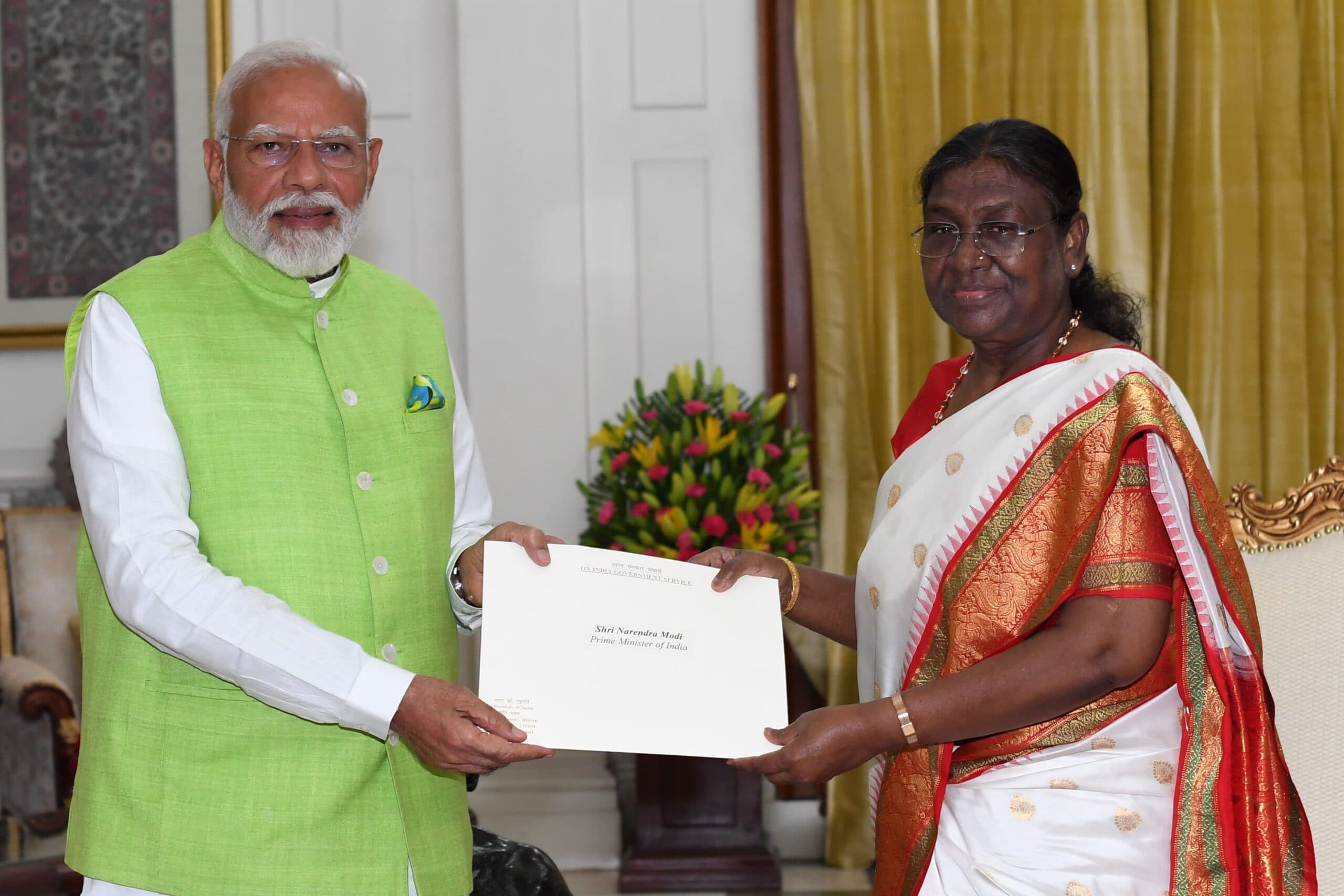 ಪ್ರಧಾನ ಮಂತ್ರಿ  ಸ್ಥಾನಕ್ಕೆ ರಾಜೀನಾಮೆ ಸಲ್ಲಿಸಿದ ನರೇಂದ್ರ ಮೋದಿ