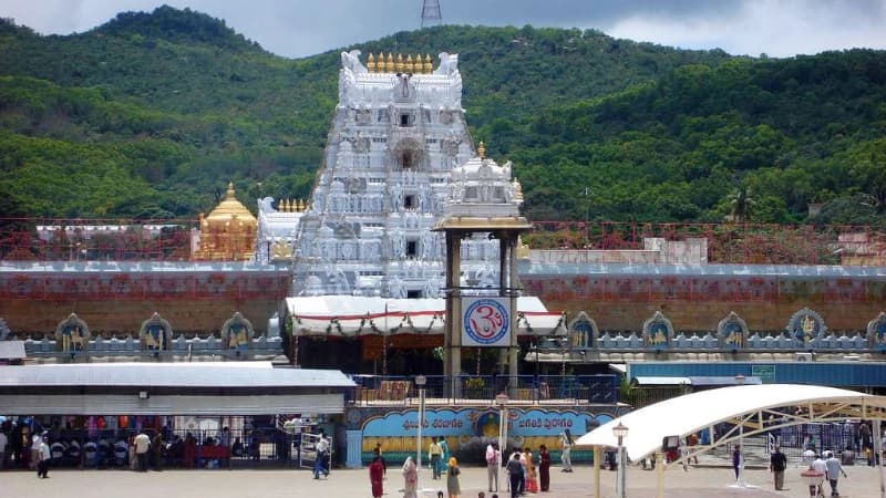 ತಿರುಪತಿ ದೇವಸ್ಥಾನದಲ್ಲಿ 54 ಕೋಟಿ ಹಗರಣ