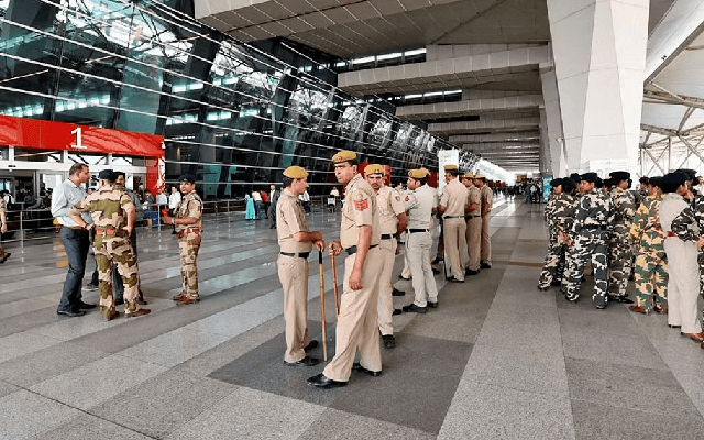 ದೆಹಲಿಯ ಅಂತಾರಾಷ್ಟ್ರೀಯ ವಿಮಾನ ನಿಲ್ದಾಣಕ್ಕೆ ಬಾಂಬ್​ ಬೆದರಿಕೆ