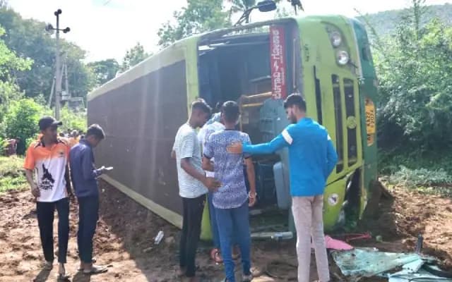 ಬೈಕ್​ಗೆ ಸರ್ಕಾರಿ ಬಸ್​ ಡಿಕ್ಕಿ: 30 ಅಡಿ ಎತ್ತರಕ್ಕೆ ಹಾರಿ ಪ್ರಾಣಬಿಟ್ಟ ಸವಾರ