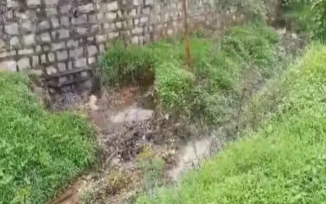 ನಂಜನಗೂಡು: ಕಾರ್ಖಾನೆಯ ರಾಸಾಯನಿಕಯುಕ್ತ ನೀರಿಗೆ ಬೇಸತ್ತ ರೈತರು