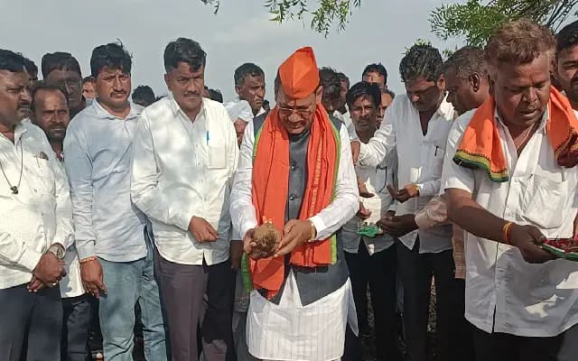 ಚಿಂತಾಕಿ ವಸತಿ ನಿಲಯ ಕೆಲಸಕ್ಕೆ ಶಾಸಕ ಪ್ರಭು ಚವ್ಹಾಣ ಚಾಲನೆ