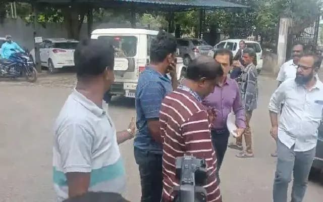 ವಾಲ್ಮೀಕಿನಿಗಮದ ಚಂದ್ರಶೇಖರ್‌ ಆತ್ಮಹತ್ಯೆ : ಆರೋಪಿಗಳು ಕೋರ್ಟ್‌ಗೆ ಹಾಜರ್‌