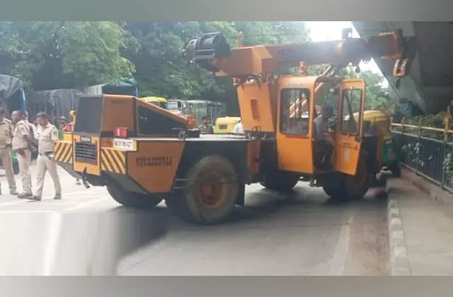 ಆಟೋ ಮೇಲೆ ಕ್ರೇನ್ ಹರಿದು ಡ್ರೈವರ್ ಸ್ಥಳದಲ್ಲೇ ಮೃತ್ಯು