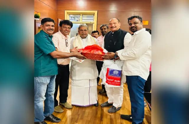 ಸಿಎಂ ಸಿದ್ದರಾಮಯ್ಯರವರಿಗೆ ಕ್ರಿಸ್ ಮಸ್ ಹಬ್ಬದ ಶುಭಾಶಯ ಕೋರಿದ ಕ್ರೈಸ್ತ ನಾಯಕರು ಮತ್ತು ವಿಧಾನ ಪರಿಷತ್ ಶಾಸಕ ಐವನ್ ಡಿಸೋಜಾ