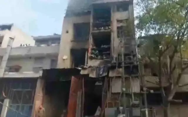 ಆಹಾರ ಸಂಸ್ಕರಣಾ ಘಟಕದಲ್ಲಿ ಬೆಂಕಿ: ಮೂವರು ಕಾರ್ಮಿಕರ ಸಾವು