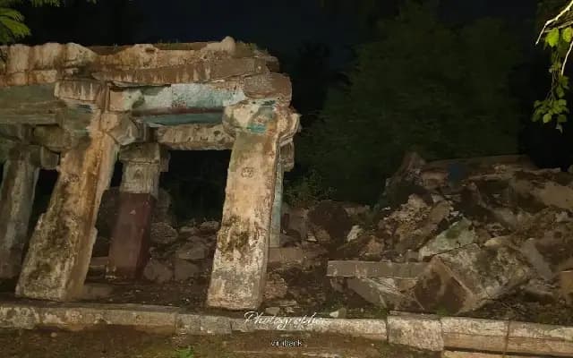 ಹಂಪಿಯಲ್ಲಿ ಭಾರಿ ಮಳೆ : ನೆಲಕ್ಕರುಳಿದ ಅರಸರ ಕಾಲದ ಕಲ್ಲಿನ ಮಂಟಪ