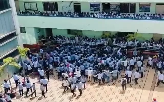 ʼಜೈಶ್ರೀರಾಮ್‌ʼ ಹಾಡು ಹಾಕಿದಕ್ಕೆ ಹಿಂದೂ-ಮುಸ್ಲಿಂ ವಿದ್ಯಾರ್ಥಿಗಳ ನಡುವೆ ಗಲಾಟೆ