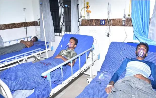 ವಿಷಕಾರಿ ಅನಿಲ ಸೋರಿಕೆಯಿಂದ ಇಪ್ಪತ್ತು ಮಂದಿ ಆಸ್ಪತ್ರೆಗೆ ದಾಖಲು