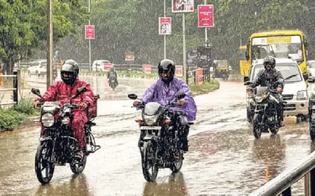 ಕರಾವಳಿ, ಉಡುಪಿ ಭಾಗಗಳಲ್ಲಿ ಗುಡುಗು ಸಹಿತ ಭಾರಿ ಮಳೆ : ಮೆಸ್ಕಾಂಗೆ 25.72 ಲಕ್ಷ ನಷ್ಟ