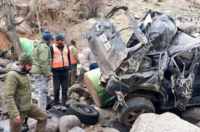 ಜಮ್ಮು ಮತ್ತು ಕಾಶ್ಮೀರದ ಕಾರ್ಗಿಲ್‌ನಲ್ಲಿ ಭೀಕರ ರಸ್ತೆ ಅಪಘಾತ!
