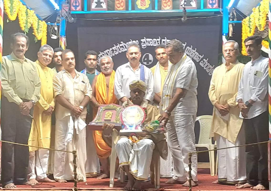 ಕಟೀಲು ಮೇಳದ ಹಿರಿಯ ಹಾಸ್ಯಗಾರ ರವಿಶಂಕರ ವಳಕುಂಜರಿಗೆ ಬೊಂಡಾಲ ಪ್ರಶಸ್ತಿ ಪ್ರದಾನ