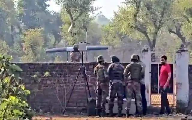 ಜಮ್ಮು-ಕಾಶ್ಮೀರ, ಗುಂಡಿನ ಚಕಮಕಿಯಲ್ಲಿ ಓರ್ವ ಹುತಾತ್ಮ : ಇಬ್ಬರು ಉಗ್ರರ ಎನ್‌ಕೌಂಟರ್‌