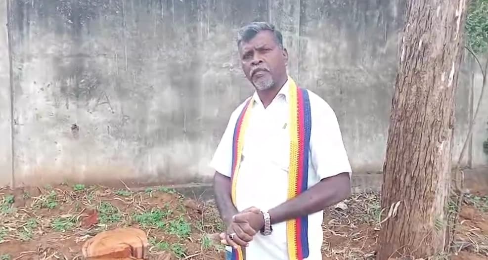 ಪಟ್ಟಣ ಬಿಇಒ ಕಚೇರಿಯಲ್ಲಿ 10  ಮರ ಕಟಾವು; ಕನ್ನಡಪರ ಹೋರಾಟಗಾರರ ಆಕ್ರೋಶ!